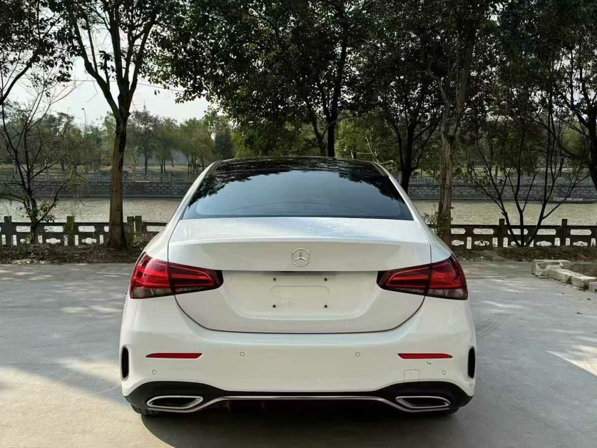 奔馳 奔馳A級  2019款  A 220 L 4MATIC 運動轎車圖片