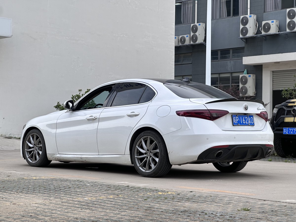 阿爾法·羅密歐 Giulia  2017款 2.0T 200HP 豪華版圖片