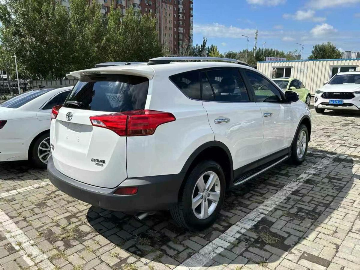 2014年1月豐田 RAV4 