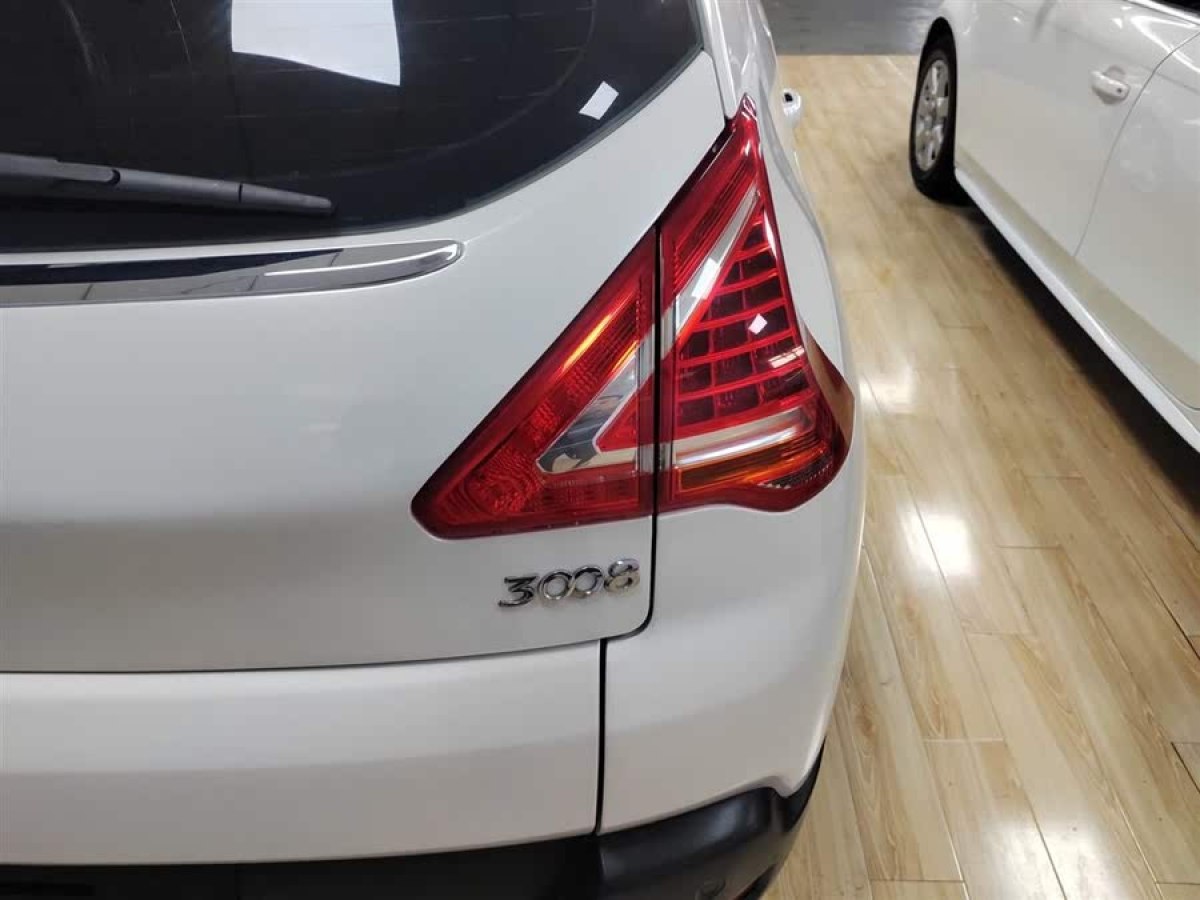 標(biāo)致 3008  2013款 2.0L 自動(dòng)經(jīng)典版圖片
