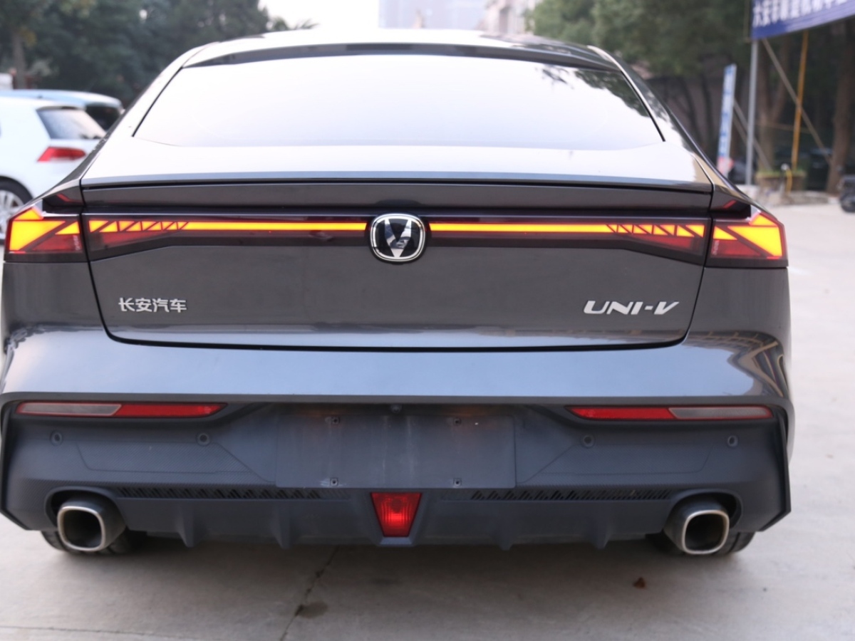 長(zhǎng)安 長(zhǎng)安UNI-V  2022款 1.5T 尊貴型圖片