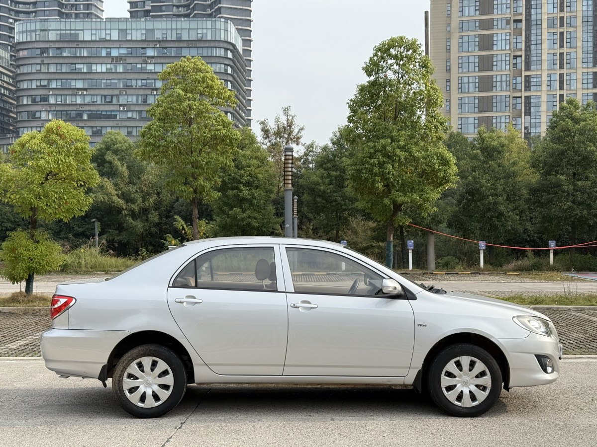 2015年2月豐田 花冠  2013款 1.6L 自動卓越版