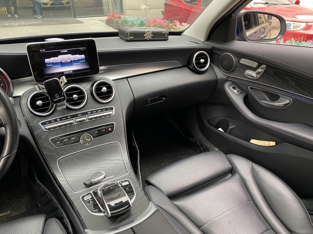 2018年8月奔驰 奔驰C级  2018款 C 200 L 运动版