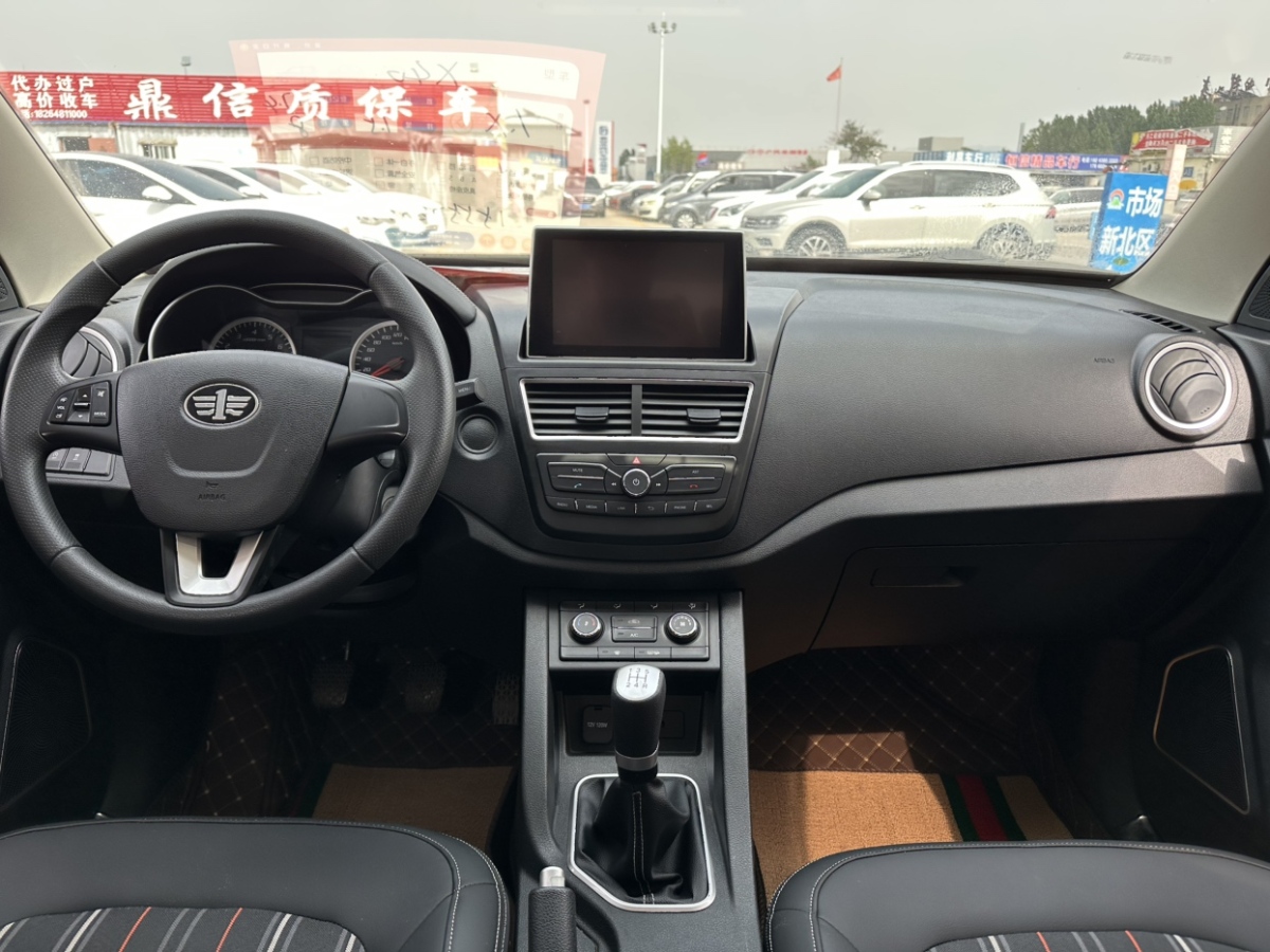 奔騰 X40  2017款 1.6L 手動(dòng)技術(shù)型圖片