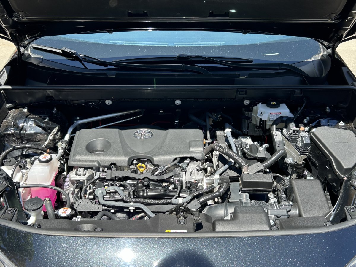 丰田 威兰达  2022款 双擎 2.5L E-CVT两驱豪华版图片