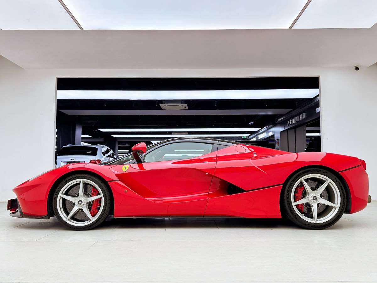 法拉利 LaFerrari  2014款 6.3L 標(biāo)準(zhǔn)版圖片