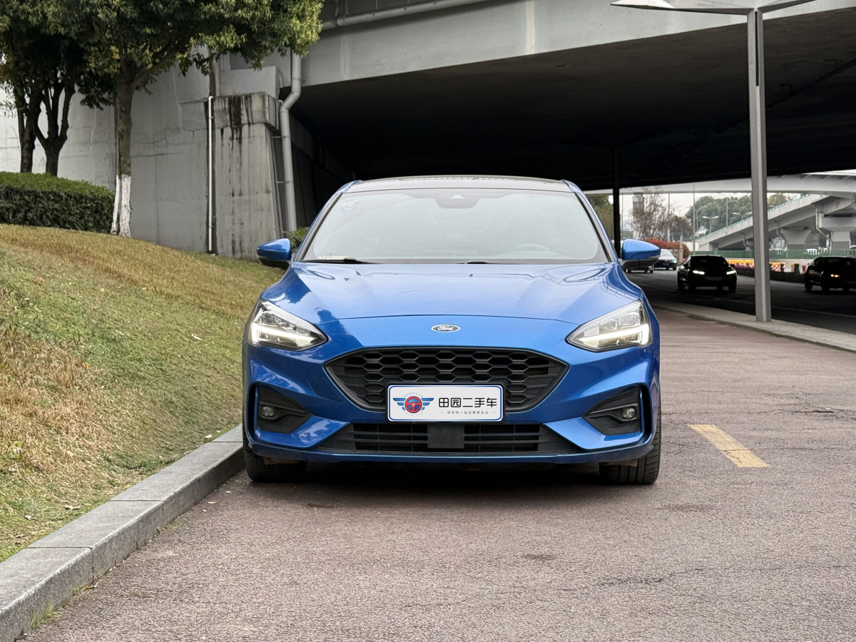 2019年7月福特 福克斯  2020款 三廂 EcoBoost 180 自動(dòng)ST Line