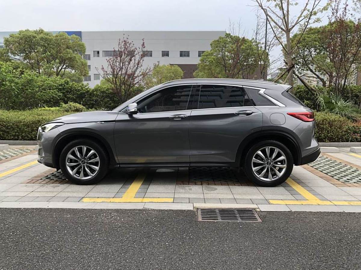 英菲尼迪 QX50  2022款 2.0T 四驅(qū)菁英版圖片