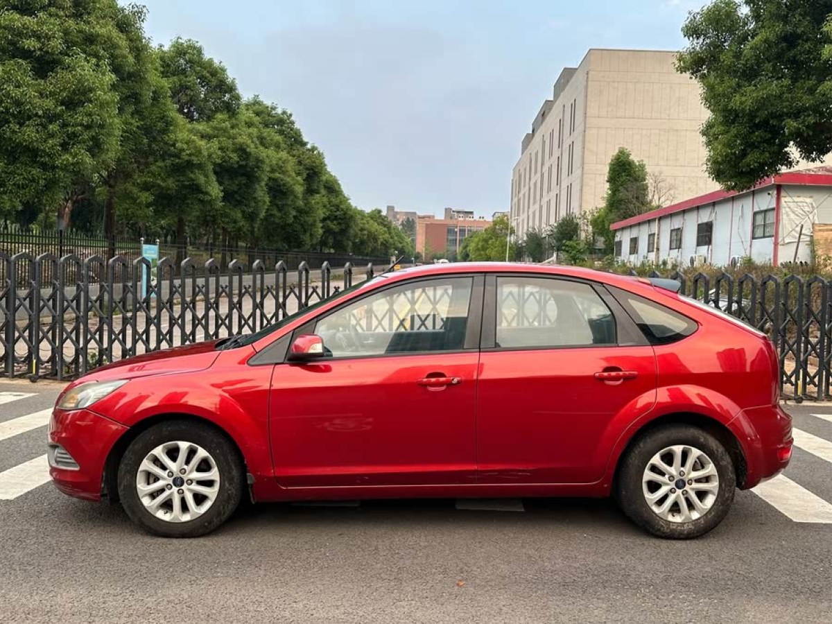 福特 ?？怂? 2013款 兩廂經(jīng)典 1.8L 手動基本型圖片