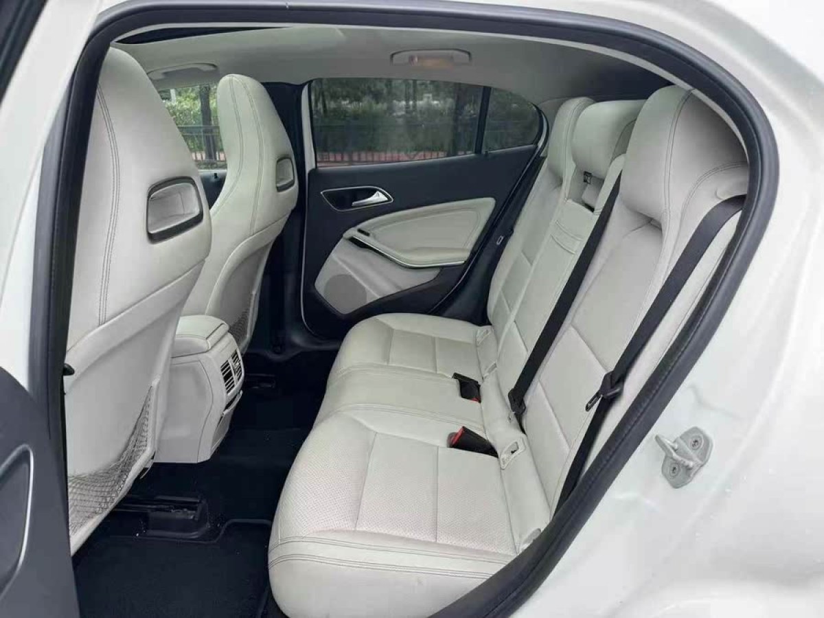 奔馳 奔馳GLA  2015款 GLA 220 4MATIC 豪華型圖片