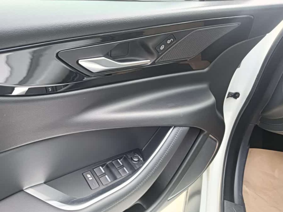 捷豹 XEL  2020款 2.0T 250PS SE科技優(yōu)雅版圖片