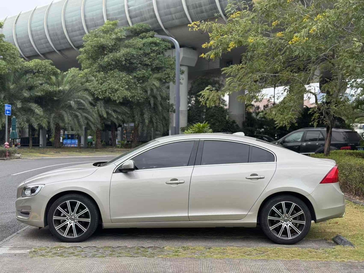 沃爾沃 S60  2014款 2.0T T5 個性運動版(改款)圖片