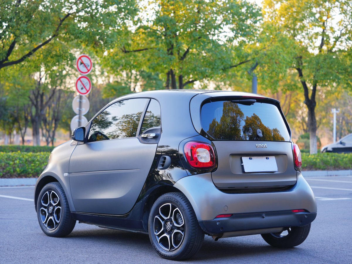 smart fortwo  2018款 0.9T 66千瓦硬頂先鋒版圖片