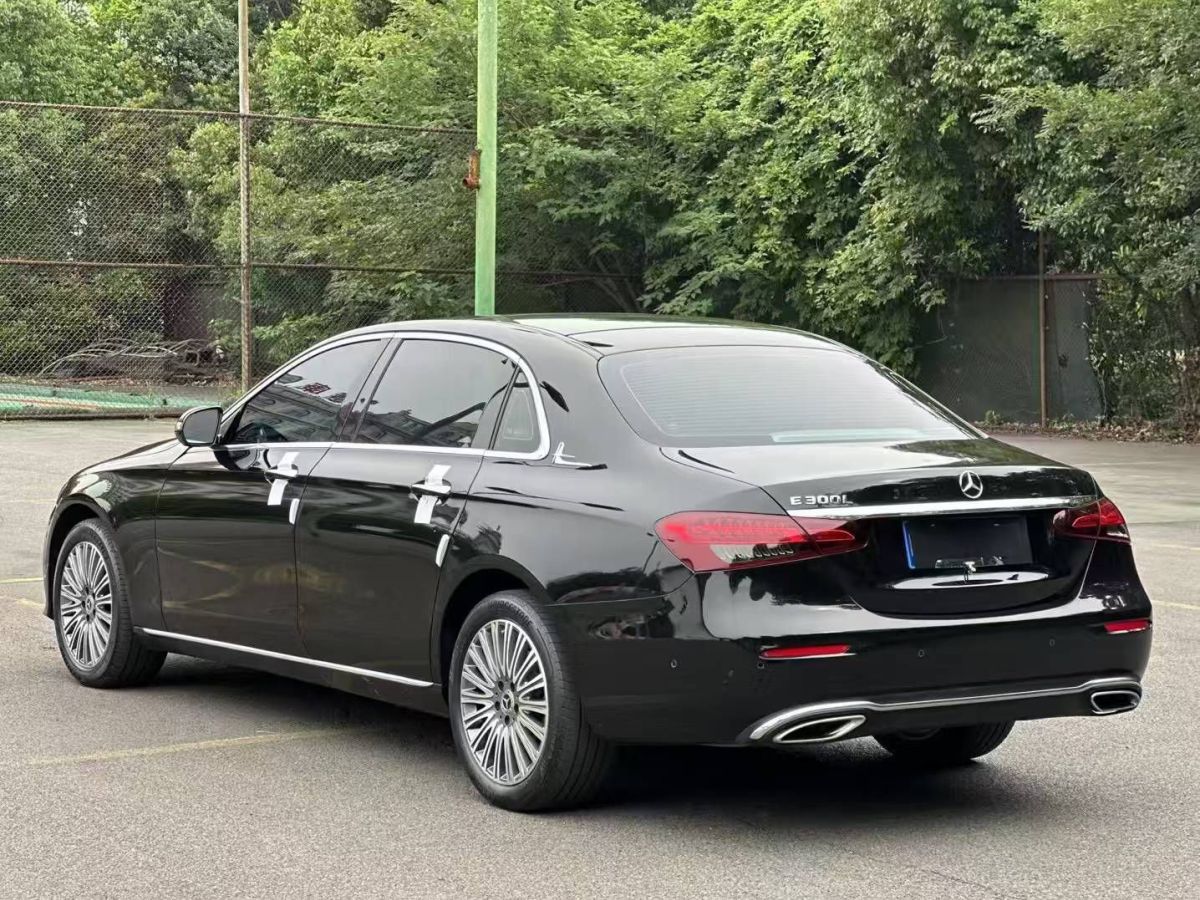奔馳 奔馳E級(jí)  2023款 E 300 L 豪華型圖片