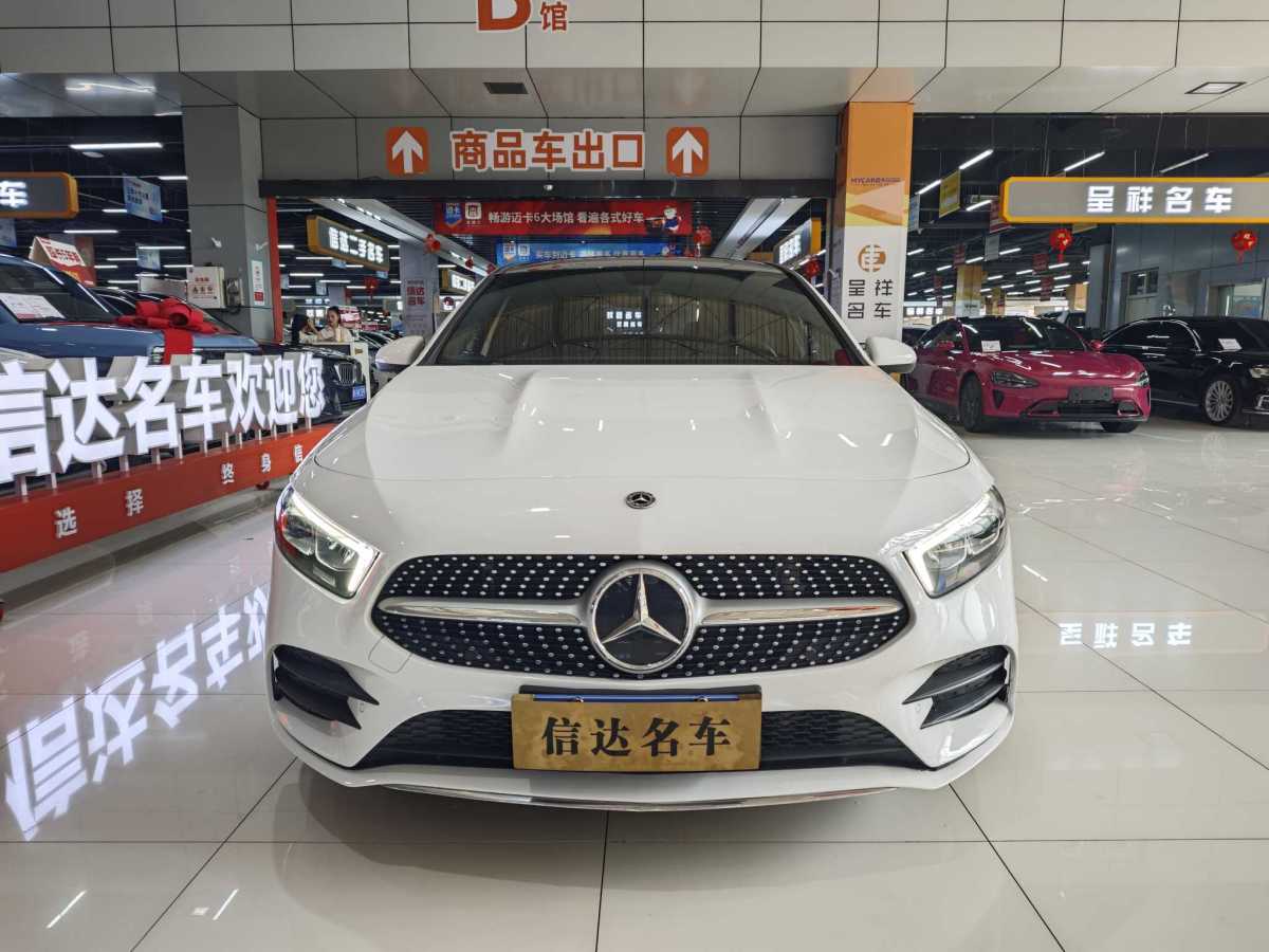 奔馳 奔馳A級(jí)  2022款 改款 A 200 L 運(yùn)動(dòng)轎車動(dòng)感型圖片