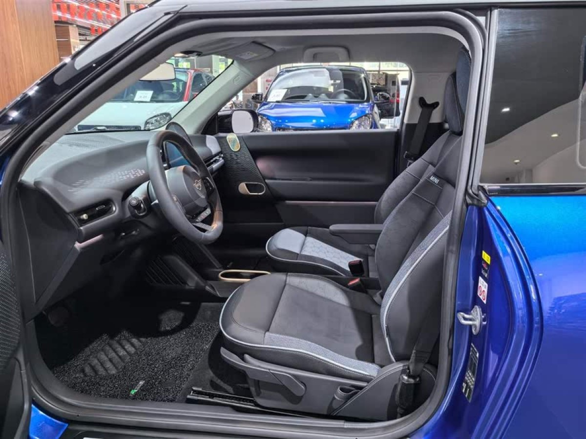 MINI 電動(dòng)MINI COOPER  2024款 456km COOPER E 經(jīng)典派圖片