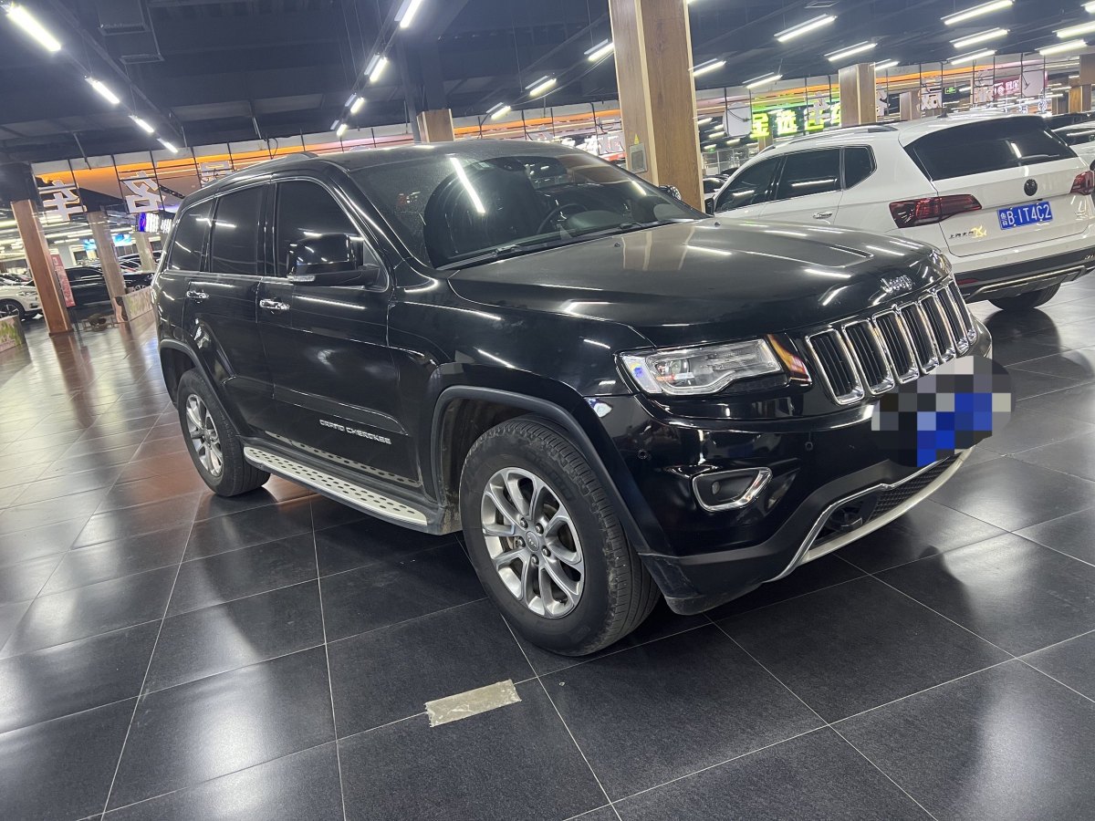 Jeep 大切諾基  2016款 3.0L 舒享導(dǎo)航版圖片