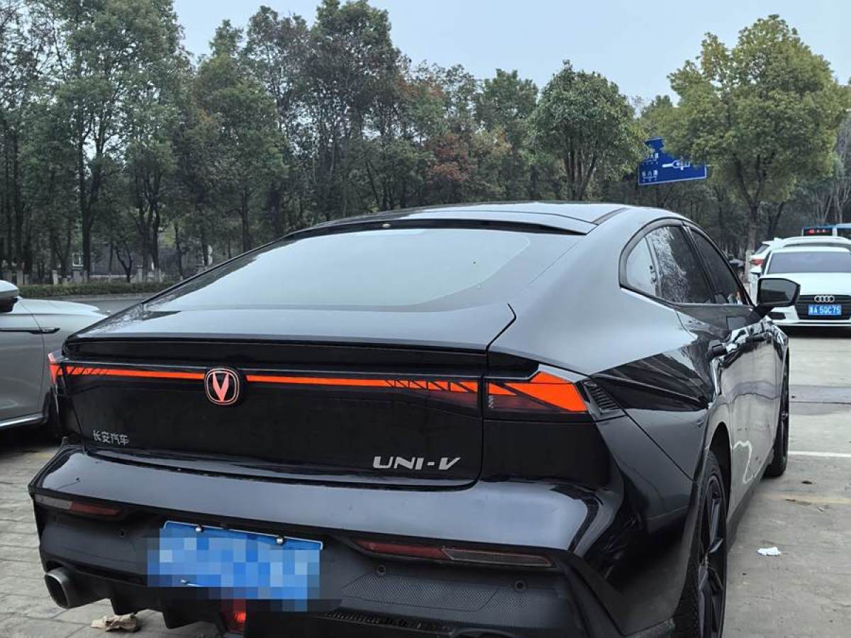 長安 長安UNI-V  2022款 1.5T 尊貴型圖片