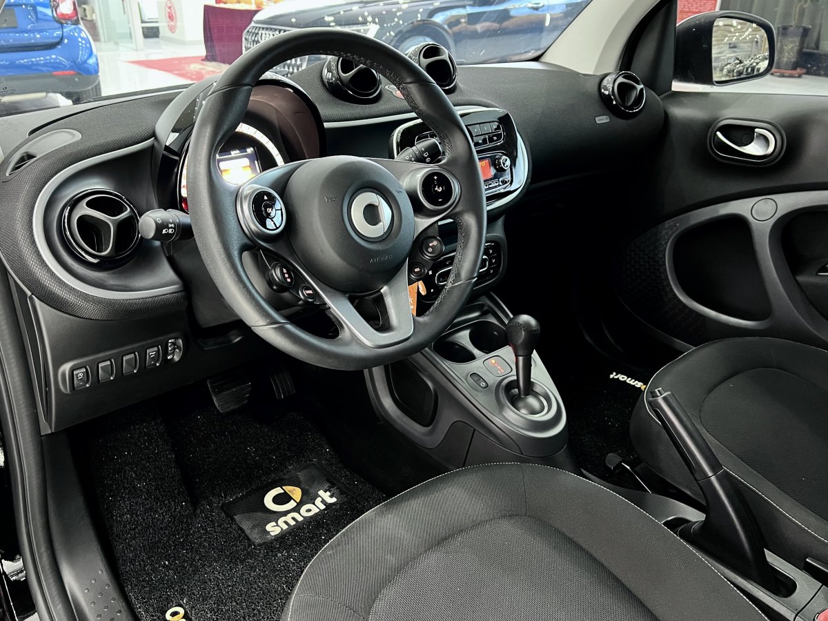 2017年12月smart fortwo  2015款 1.0L 52千瓦硬頂激情版