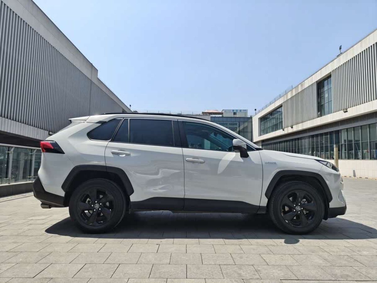 豐田 RAV4榮放  2023款 雙擎 2.5L E-CVT四驅(qū)精英Plus版圖片