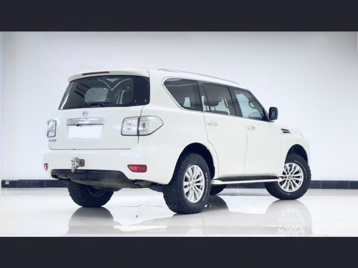 日產(chǎn) 途樂(lè)  2018款 4.0L 鉑金型圖片