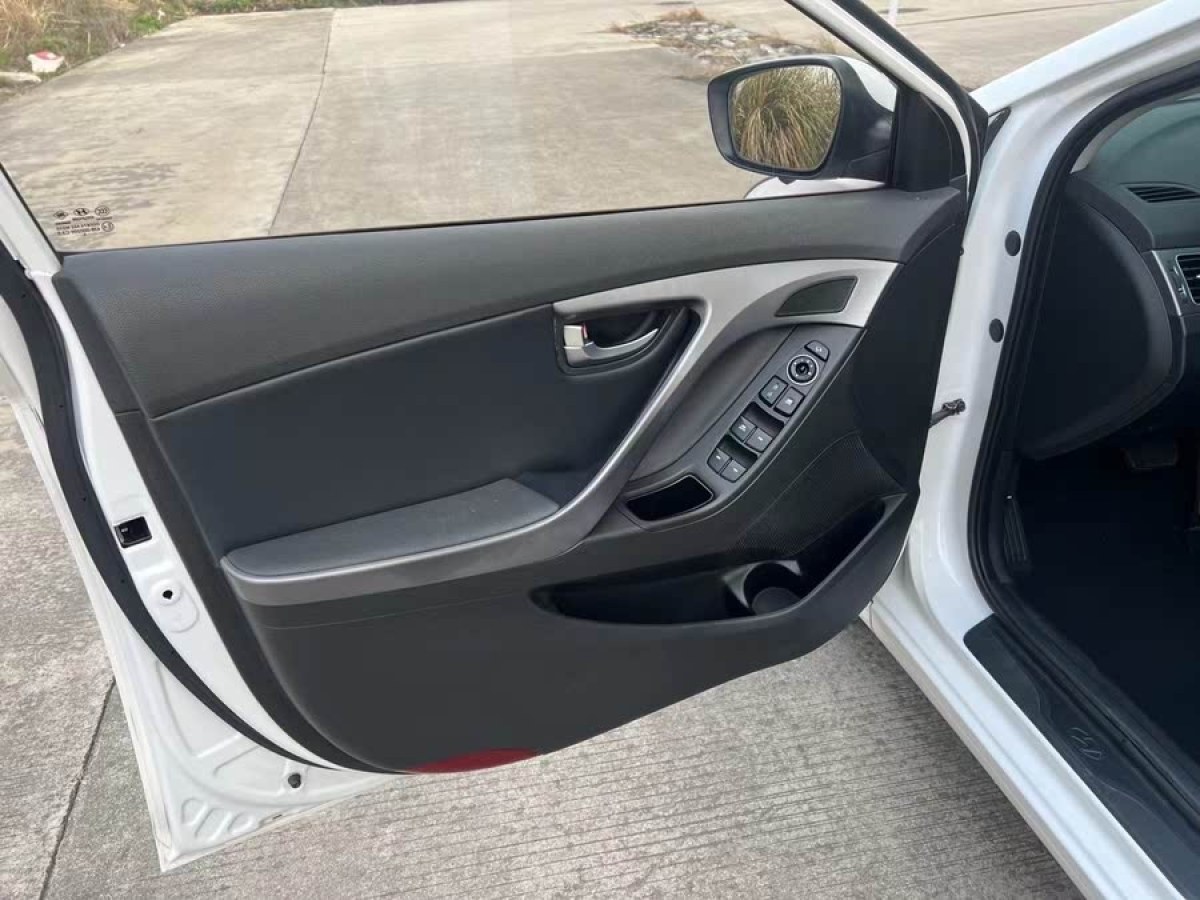 現(xiàn)代 朗動  2015款 1.6L 自動領(lǐng)先型圖片