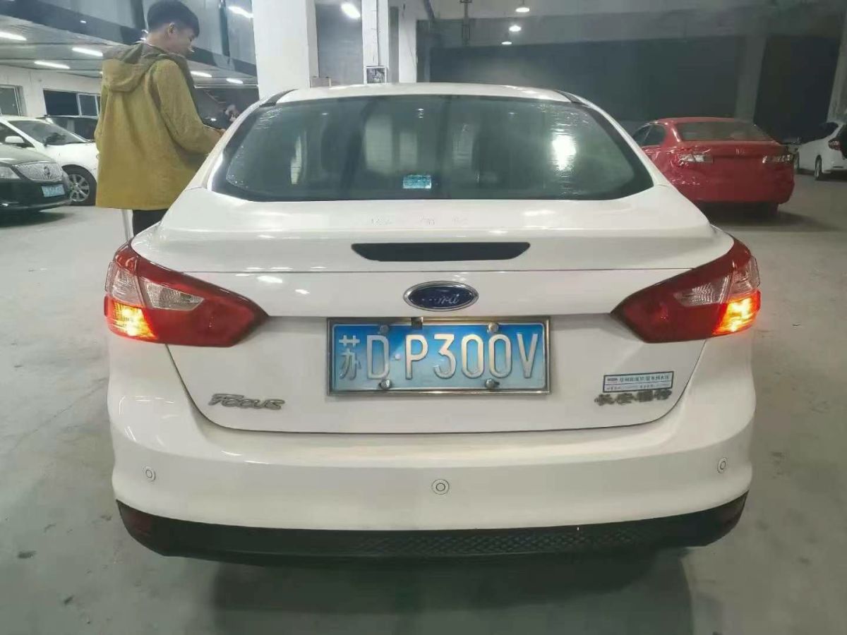 福特 ?？怂? 2015款 2.0T ST 標(biāo)準(zhǔn)版圖片