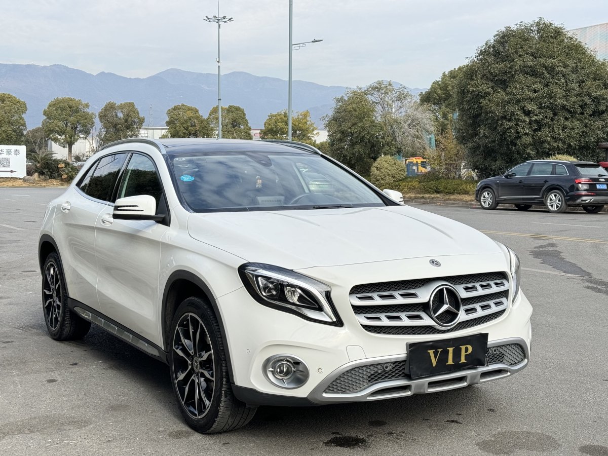 奔馳 奔馳GLA  2017款 GLA 220 4MATIC 豪華型圖片