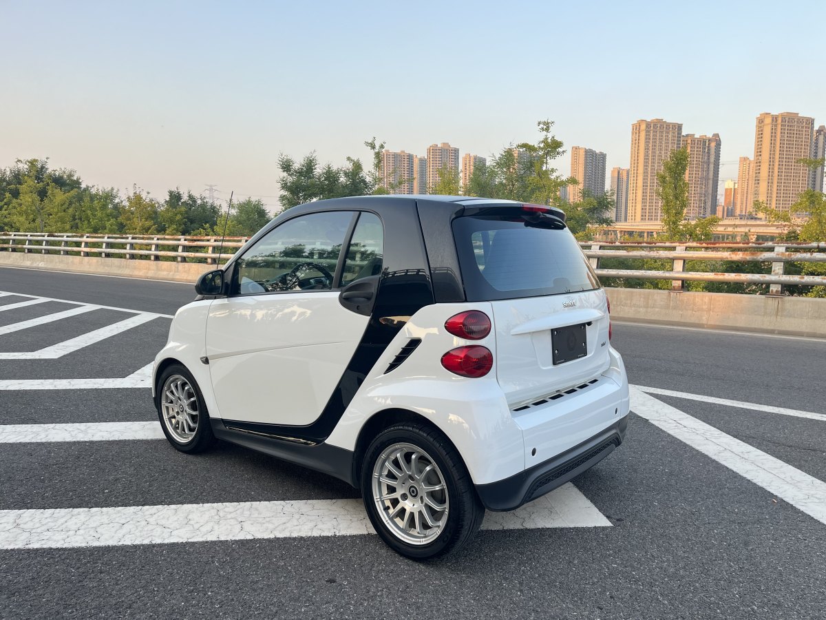 2013年12月smart fortwo  2012款 1.0 MHD 硬頂標準版