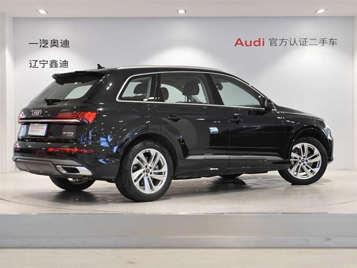 奧迪 奧迪Q7  2024款 55 TFSI quattro S line運(yùn)動(dòng)型圖片