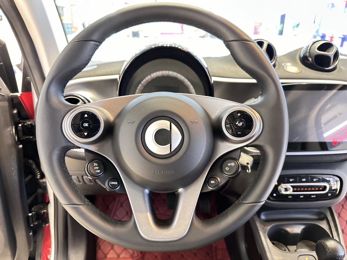 smart fortwo  2018款 1.0L 52千瓦硬頂激情版圖片