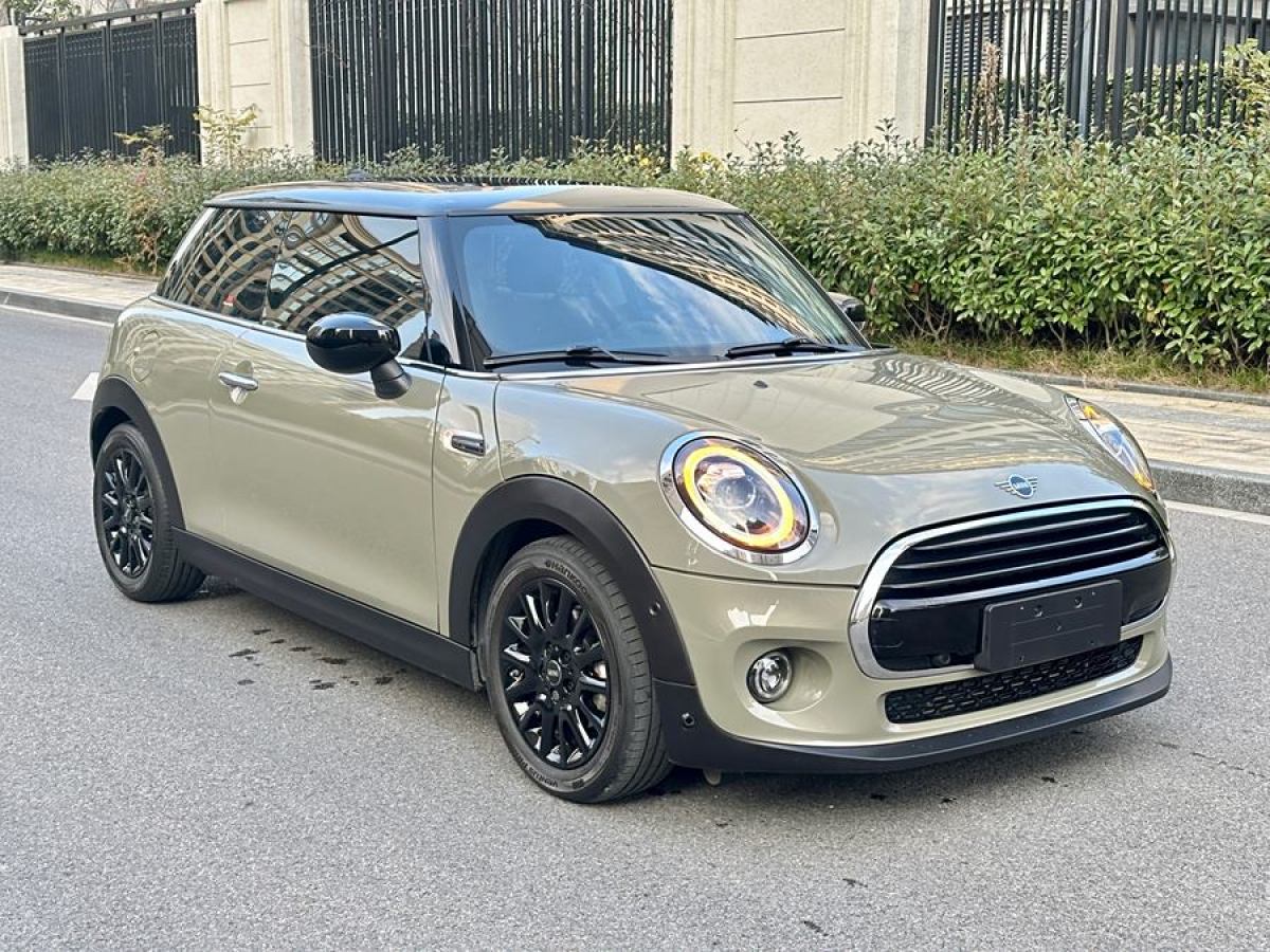 MINI MINI  2020款 1.5T COOPER 經(jīng)典派 三門絕色版圖片