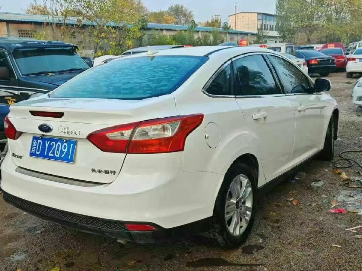 福特 福克斯  2013款 三廂經(jīng)典 1.8L 自動(dòng)基本型圖片