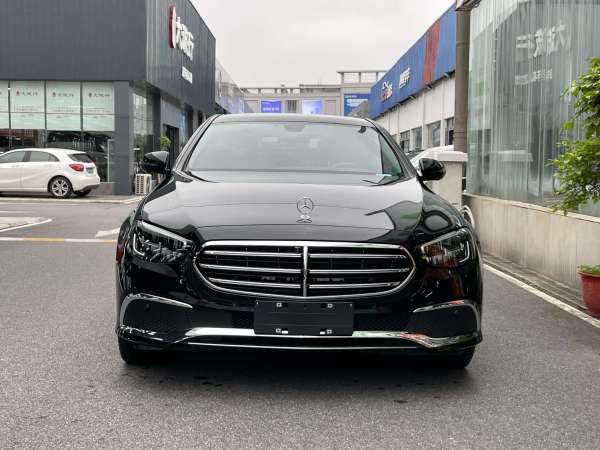 奔驰 奔驰E级  2022款 E 300 L 豪华型