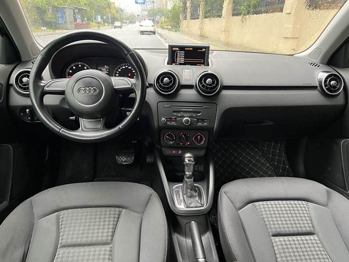 奧迪 奧迪A1  2014款 30 TFSI Sportback時(shí)尚型圖片