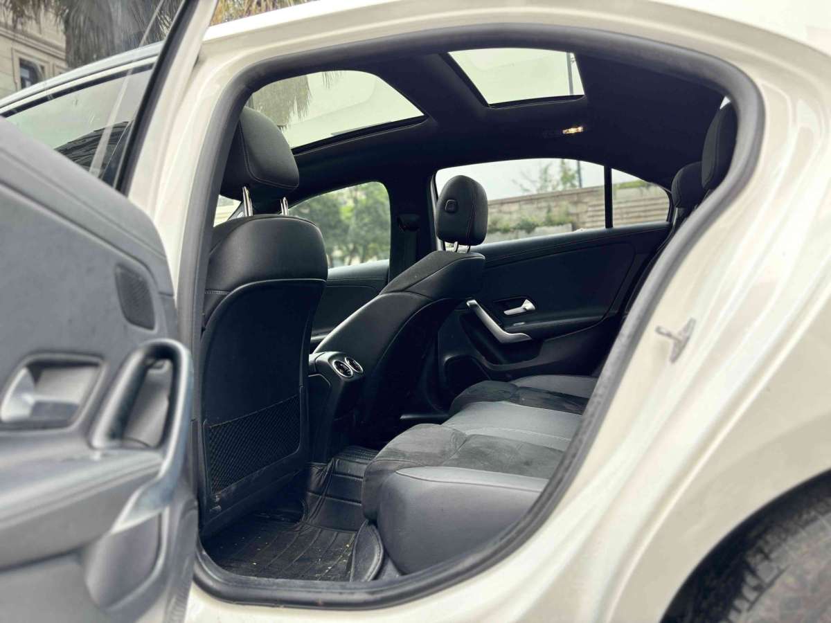 2019年07月奔驰 奔驰A级  2019款  改款 A 200 L 运动轿车