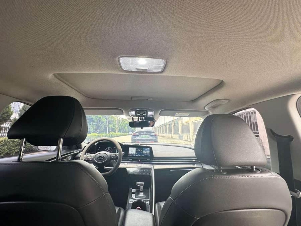 現(xiàn)代 伊蘭特  2021款 1.5L LUX尊貴版圖片