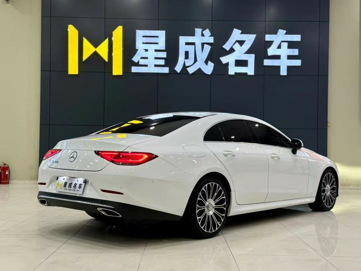 奔馳 奔馳A級(jí)  2019款  A 220 L 4MATIC 運(yùn)動(dòng)轎車圖片