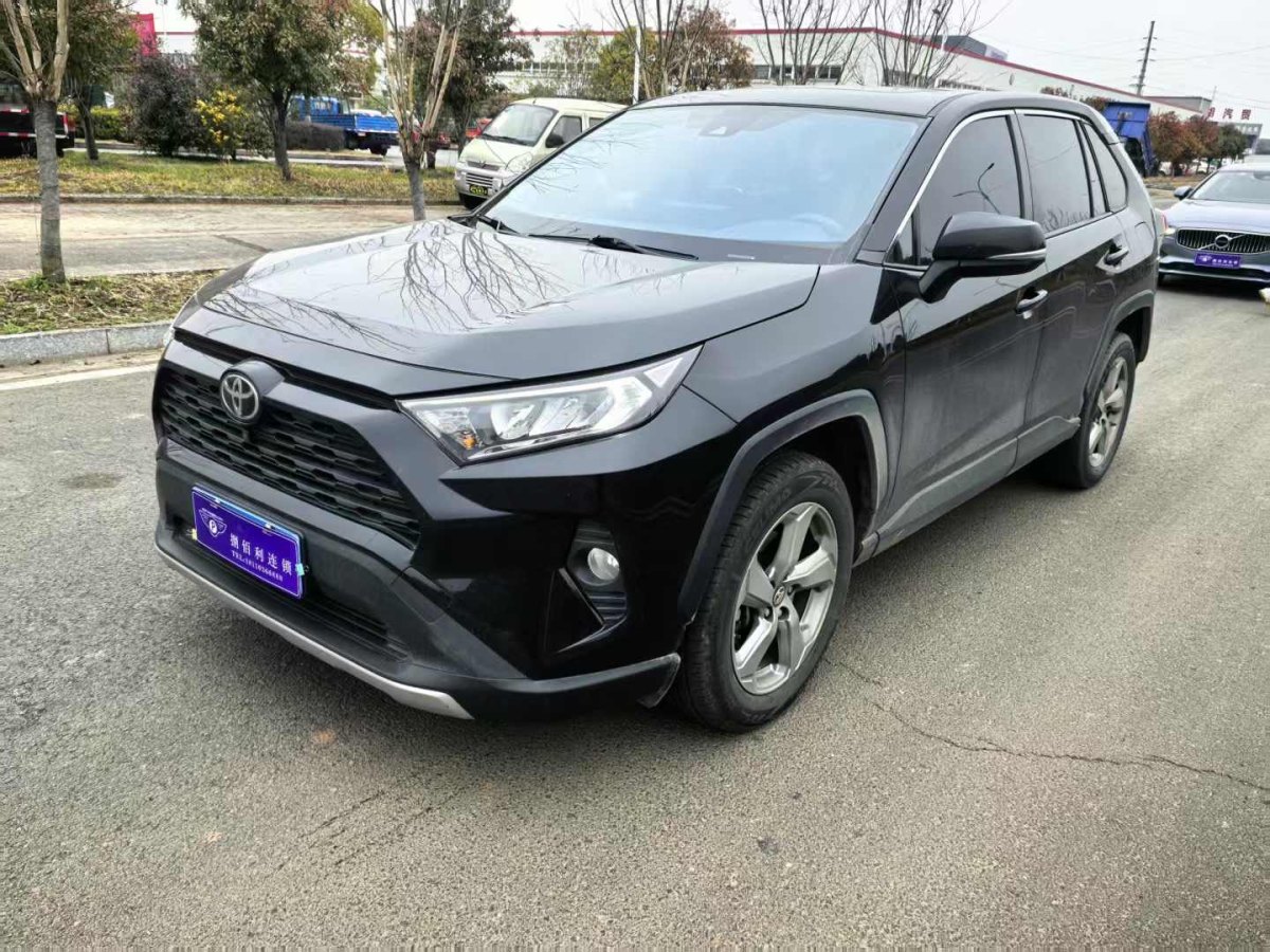 豐田 RAV4  2018款 榮放 2.0L CVT兩驅(qū)風(fēng)尚版圖片