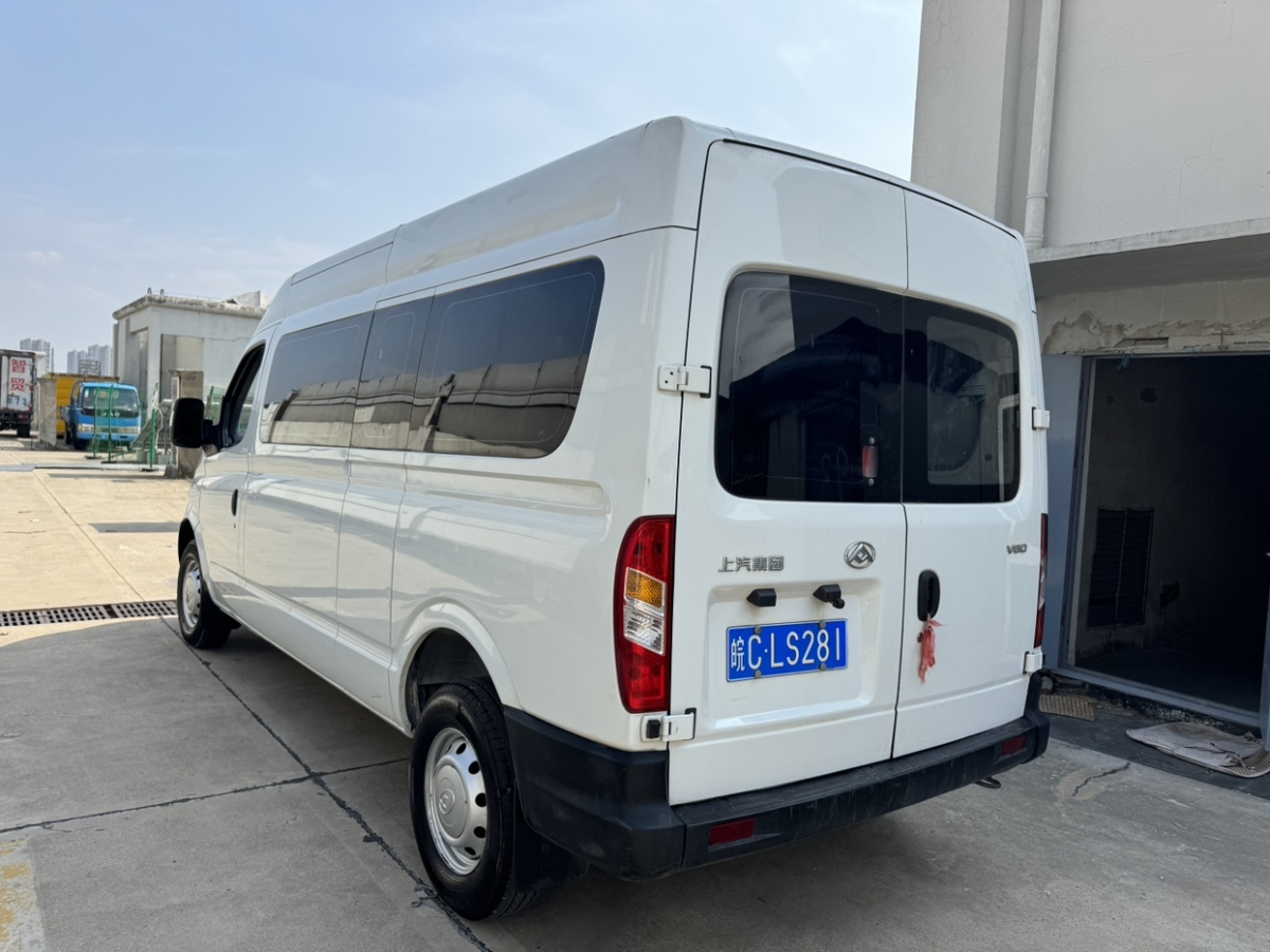上汽大通 V80  2019款 2.5T經(jīng)典款AMT傲運通長軸中頂10座圖片