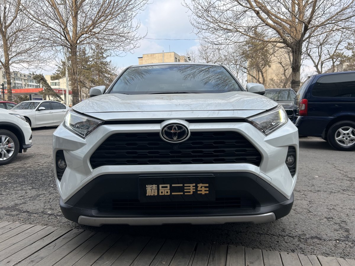 豐田 RAV4  2018款 榮放 2.0L CVT兩驅(qū)風尚版圖片