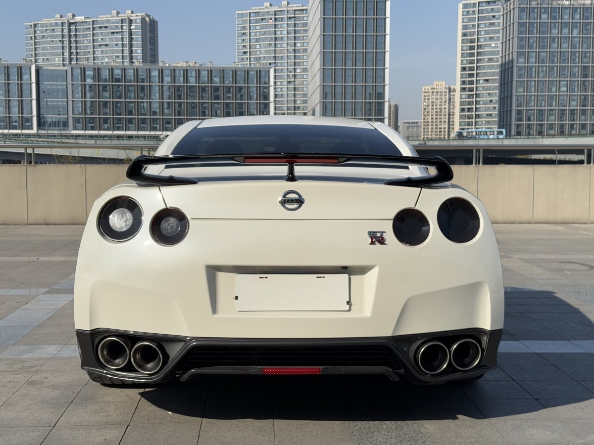 日產(chǎn) GT-R  2015款 3.8T 豪華棕紅內(nèi)飾版圖片