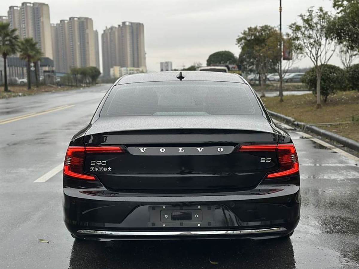 2021年9月沃爾沃 S90  2022款 B5 智遠(yuǎn)豪華版