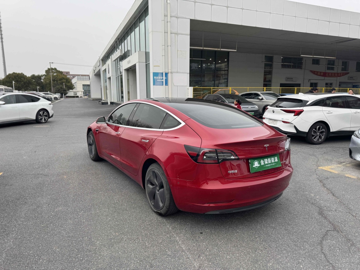 特斯拉 Model 3  2020款 改款 標(biāo)準(zhǔn)續(xù)航后驅(qū)升級(jí)版圖片