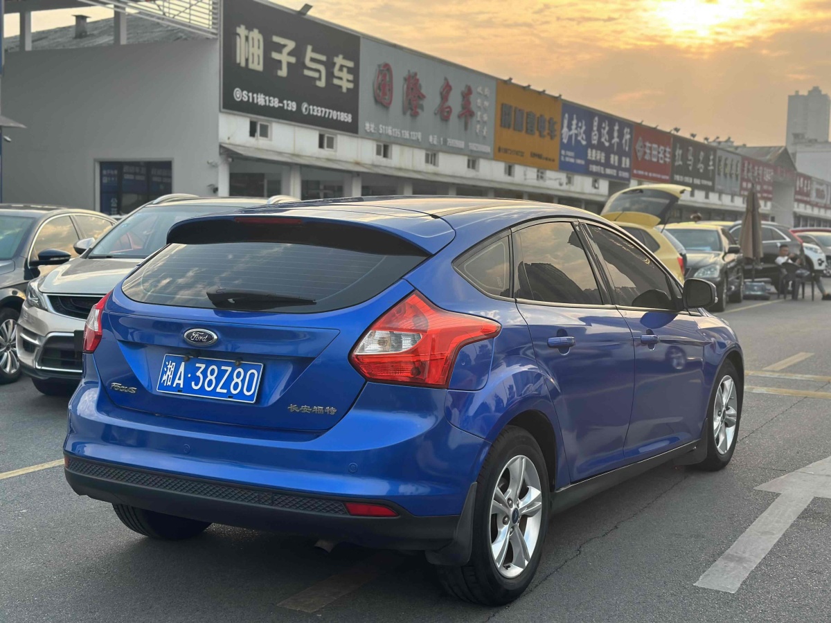 福特 ?？怂? 2012款 兩廂 1.6L 自動風尚型圖片