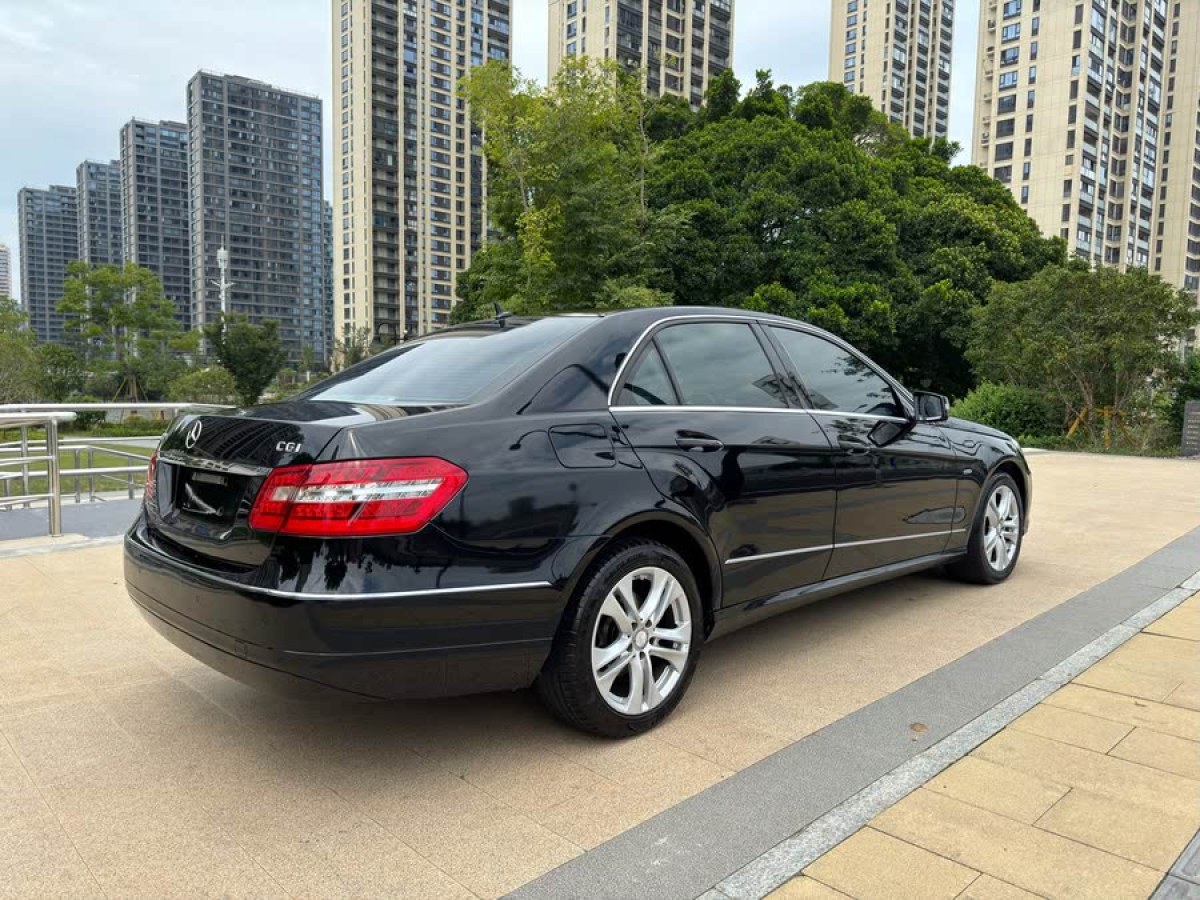 奔馳 奔馳E級(jí)  2010款 E 300 優(yōu)雅型豪華版圖片