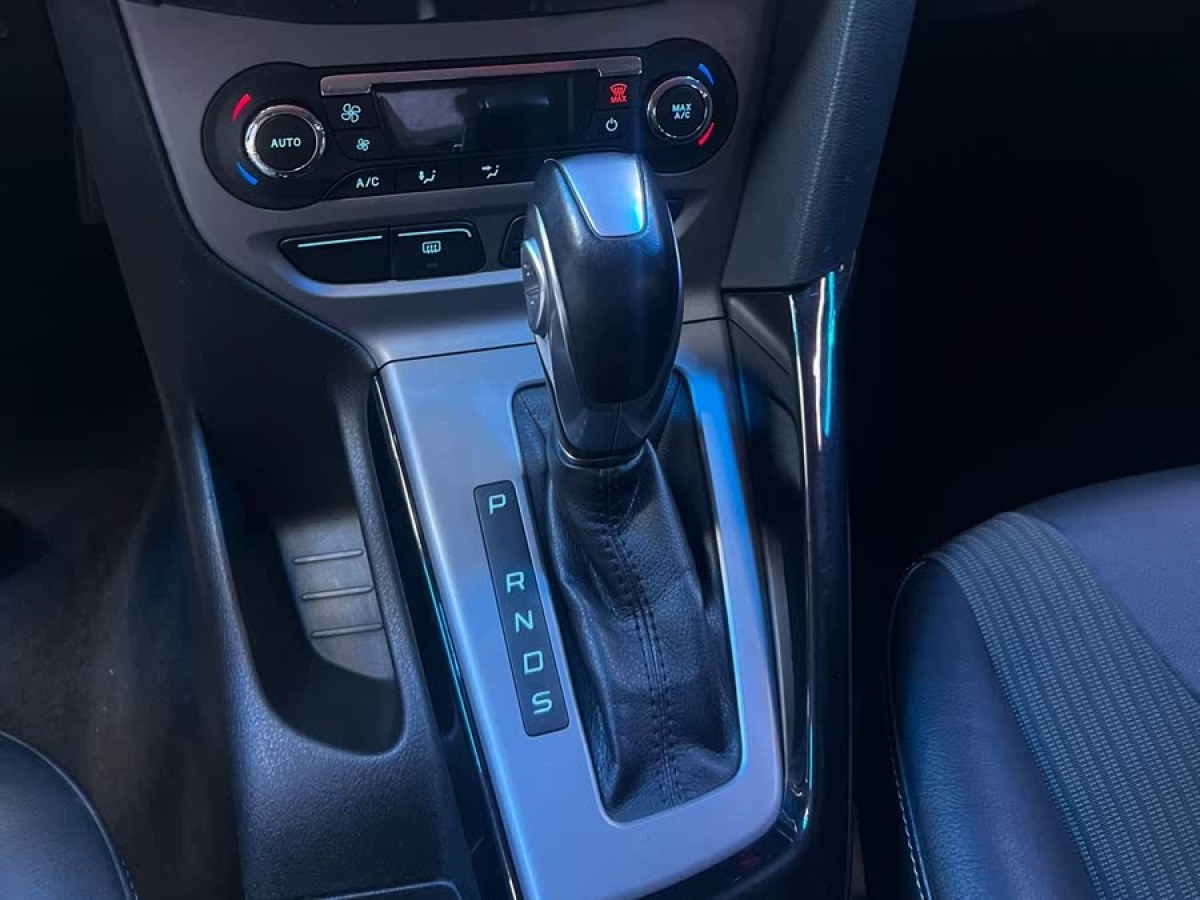 福特 ?？怂? 2012款 兩廂 1.6L 自動風(fēng)尚型圖片