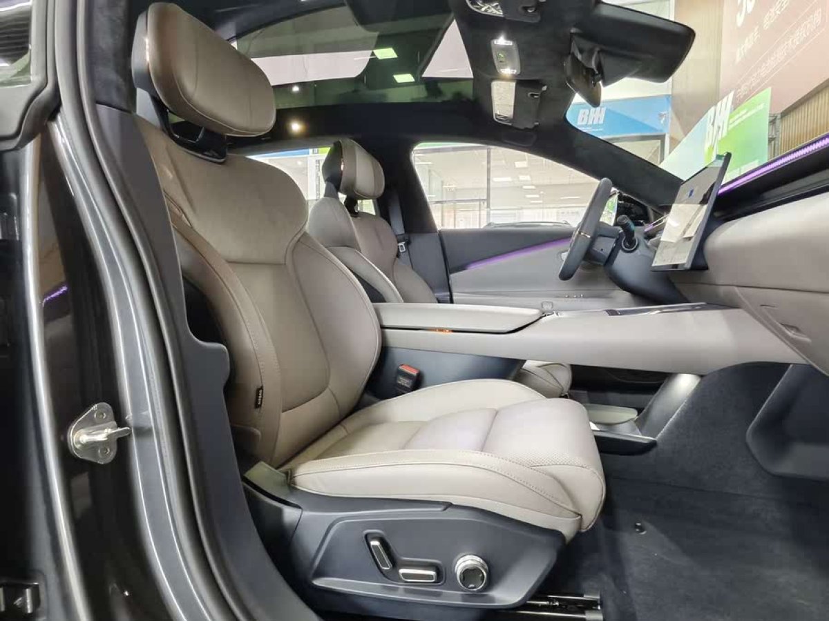 領(lǐng)克 領(lǐng)克Z10  2025款 95kWh 702km四驅(qū)智駕Ultra圖片