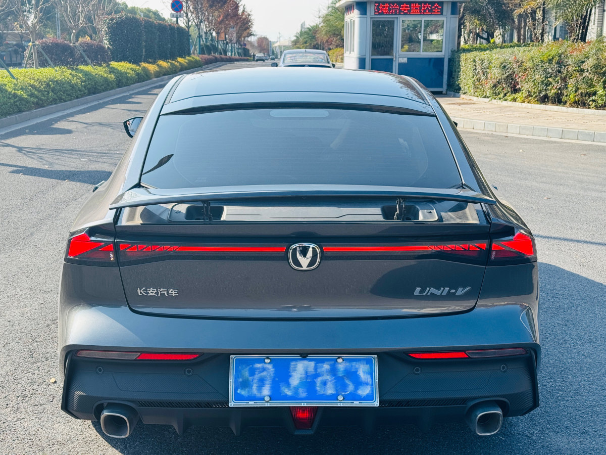 長(zhǎng)安 長(zhǎng)安UNI-V  2023款 1.5T 尊貴型圖片