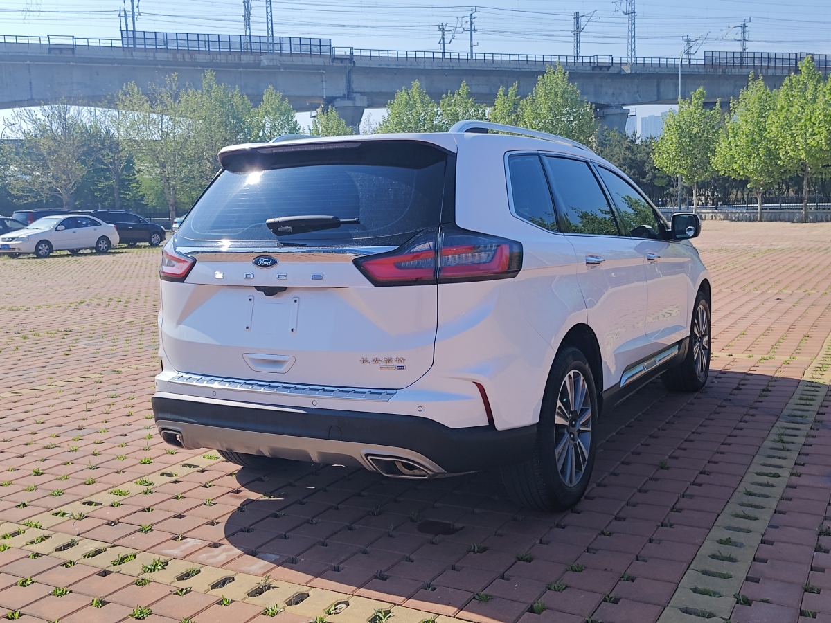 2022年12月福特 銳界  2021款 PLUS EcoBoost 245 兩驅(qū)鉑銳型 5座